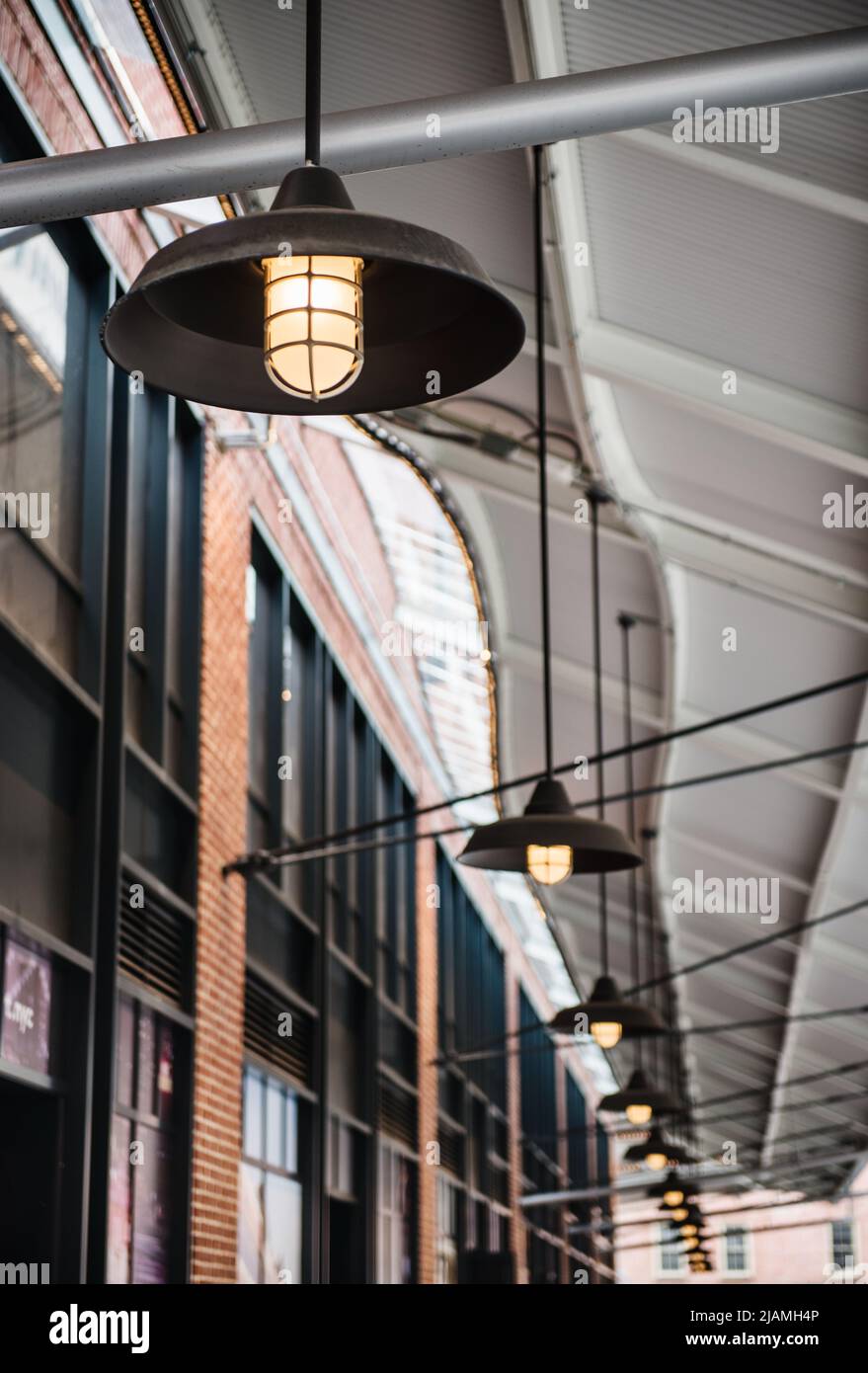 Illuminazione vintage a Fulton Street, quartiere finanziario, Manhattan, New York City Foto Stock