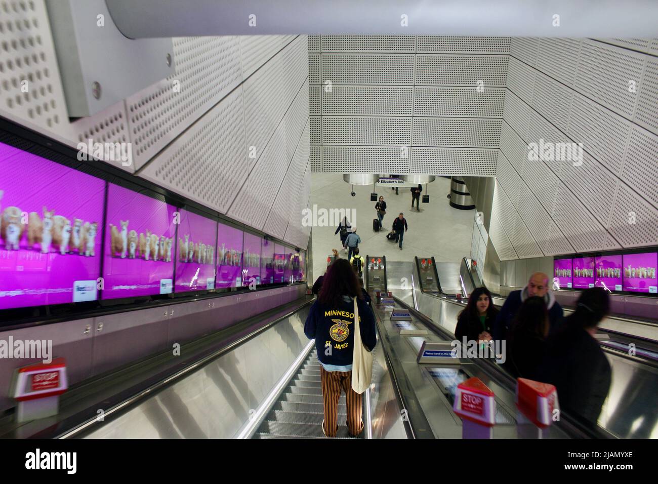 La nuova ferrovia trasversale della linea elizabeth alla stazione stradale di tottenham Court london UK Foto Stock