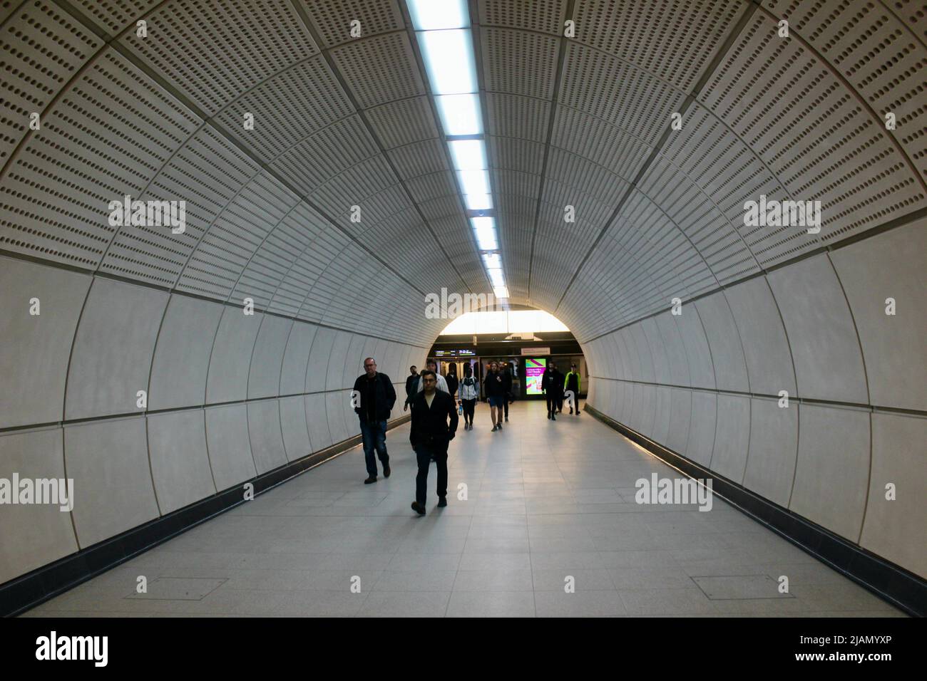La nuova ferrovia trasversale della linea elizabeth alla stazione stradale di tottenham Court london UK Foto Stock