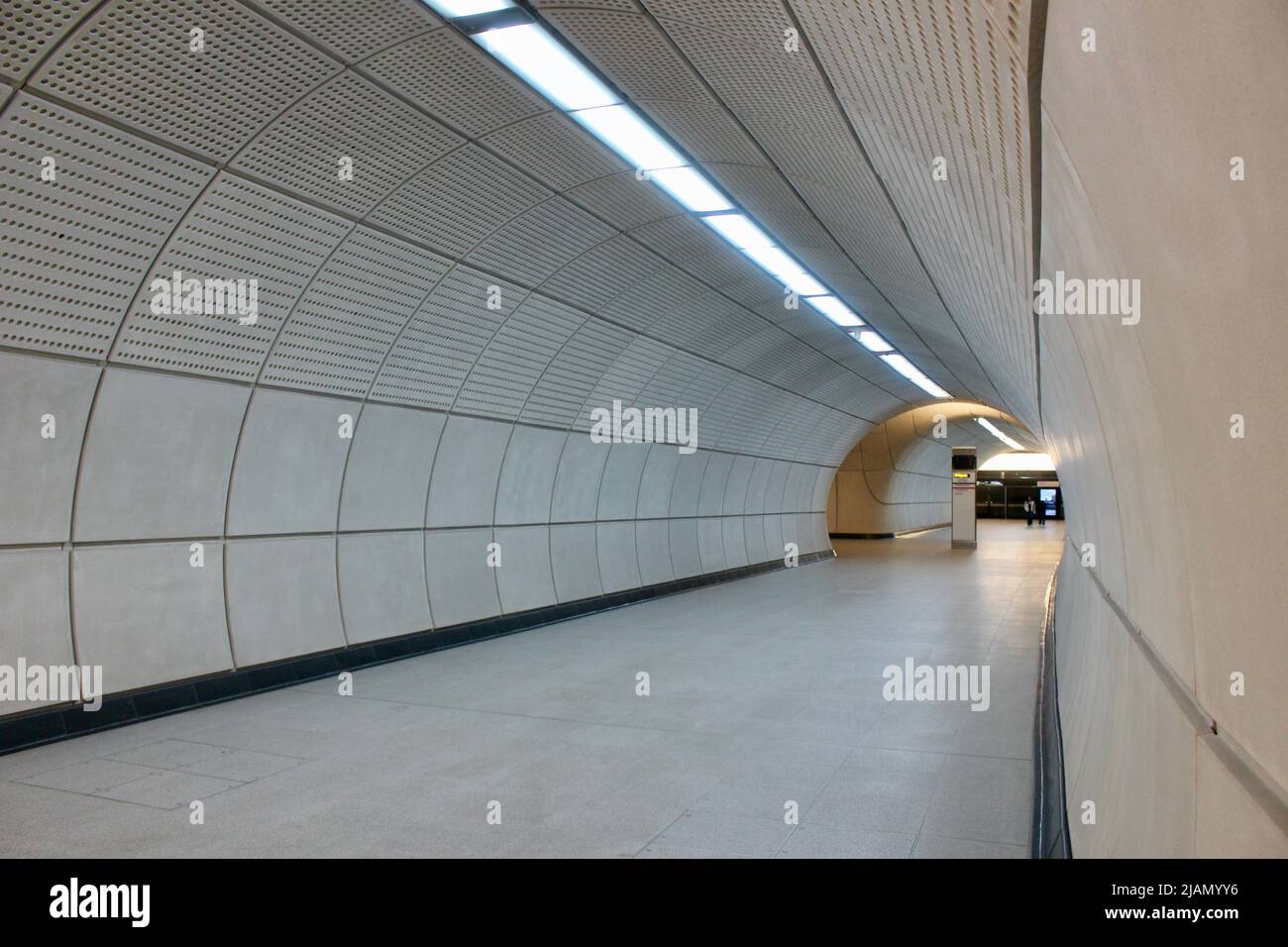 La nuova ferrovia trasversale della linea elizabeth alla stazione stradale di tottenham Court london UK Foto Stock