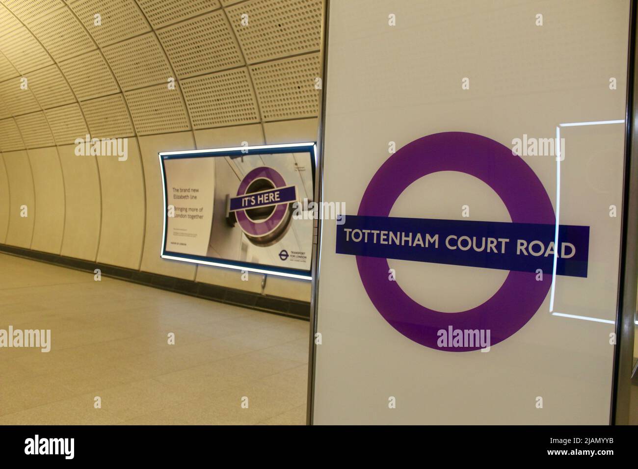 La nuova ferrovia trasversale della linea elizabeth alla stazione stradale di tottenham Court london UK Foto Stock