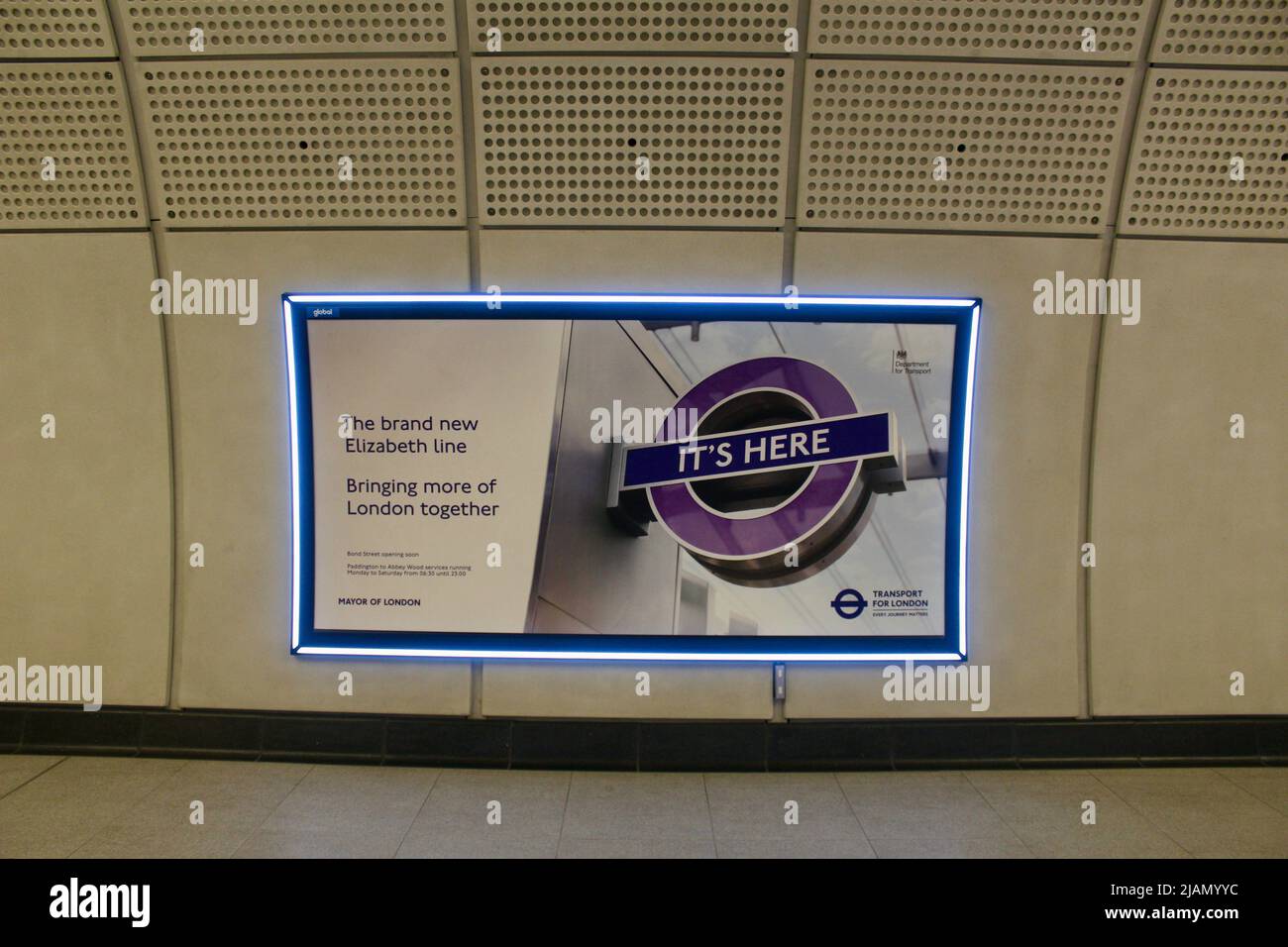 La nuova ferrovia trasversale della linea elizabeth alla stazione stradale di tottenham Court london UK Foto Stock