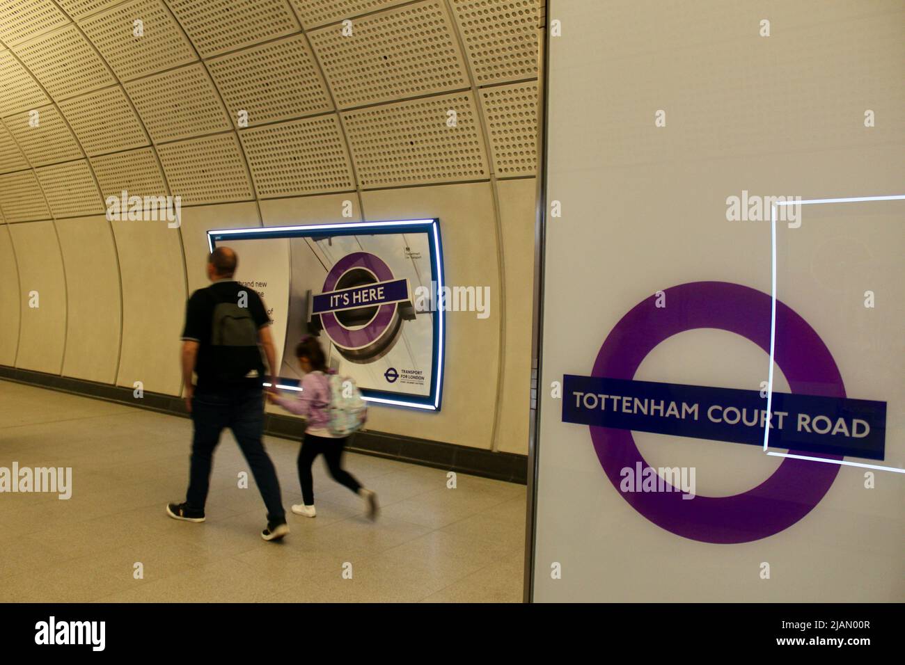 La nuova ferrovia trasversale della linea elizabeth alla stazione stradale di tottenham Court london UK Foto Stock