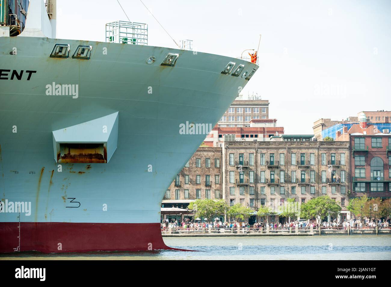 Immagini di scorta della nave COSCO Development Container, la più grande nave che mai chiamava la costa orientale, entrò nel fiume Savannah questa mattina e nel mak Foto Stock