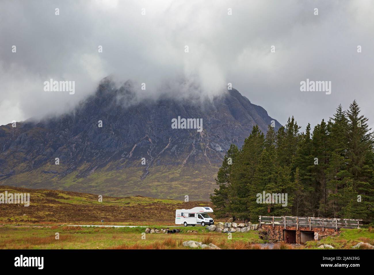 Mist coperto Buachaille Etive Mor, Lochaber, Glencoe, Scozia, Regno Unito Foto Stock