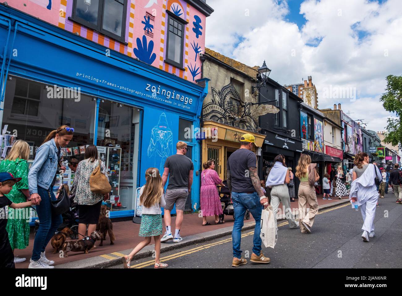 Negozi indipendenti su Sydney Street nel North Laine di Brighton Foto Stock