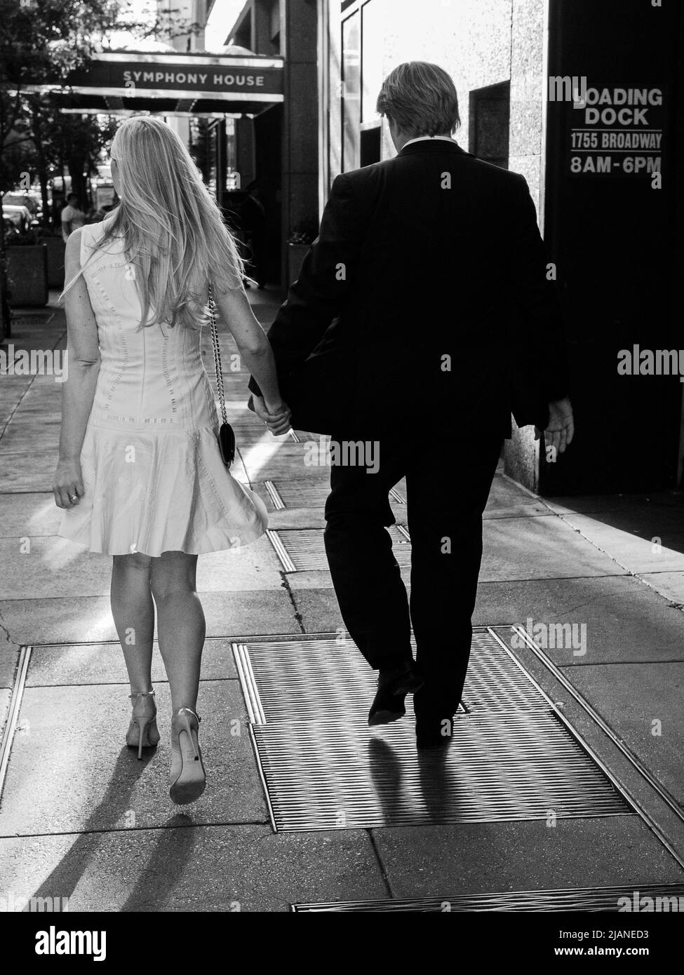 Giovane coppia per le strade di New York Foto Stock