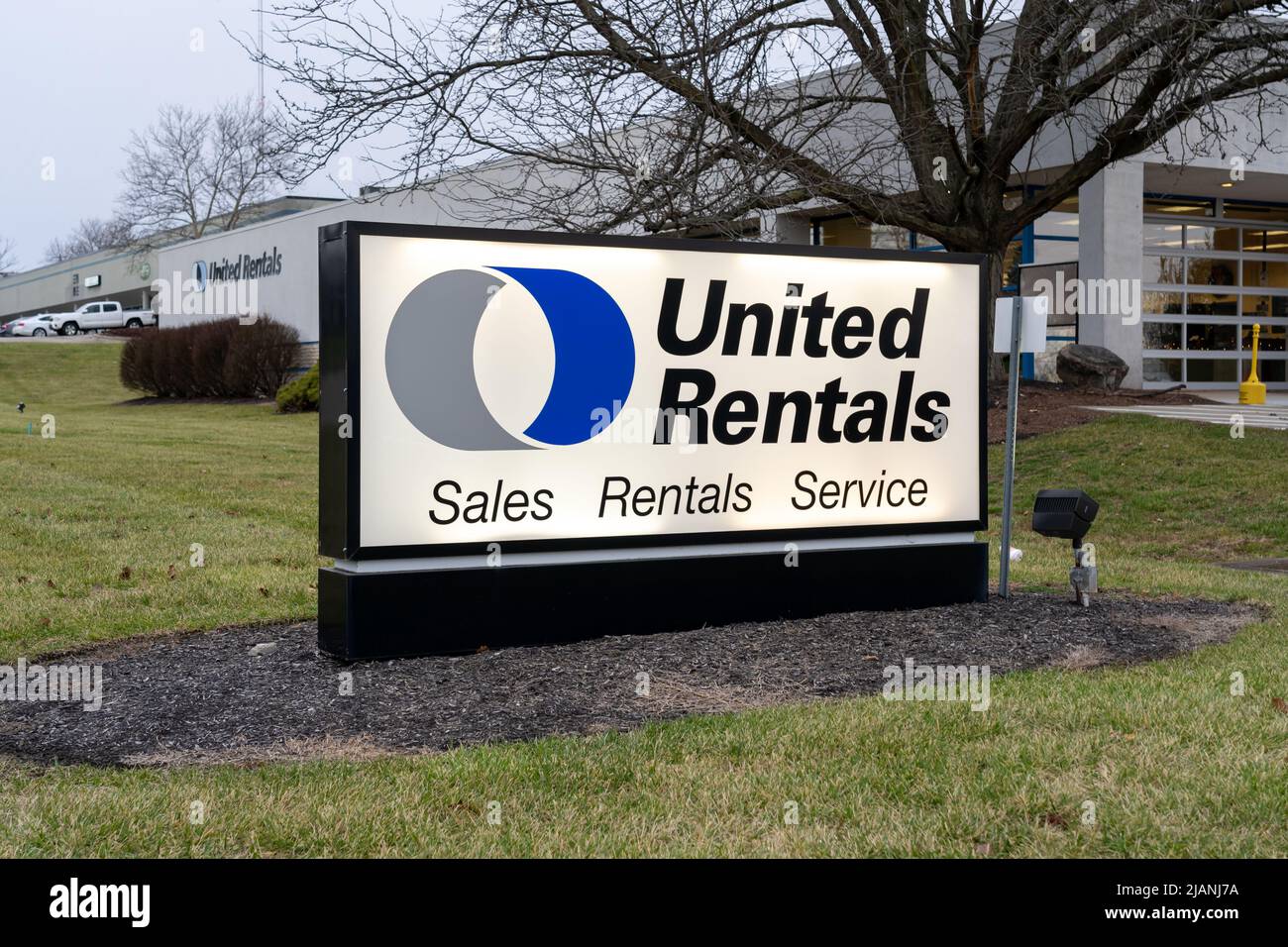 Cincinnati, Ohio, USA - 28 dicembre 2021: United Rentals Facility in Cincinnati, Ohio, USA. Foto Stock
