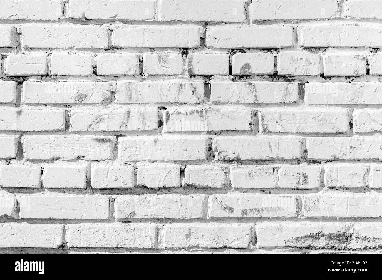Astratto texture tempo colorato vecchio stucco grigio chiaro e vernice invecchiata bianco mattone sfondo parete in ambiente rurale, grungy arrugginito blocchi di pietra Foto Stock