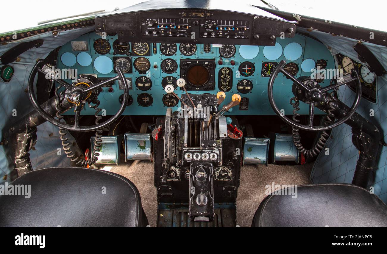 Istanbul, Turchia, 23 marzo 2019: Pozzetto di Douglas DC-3 al Museo Rahmi M. Koc il 11 febbraio 2012 Istanbul, Turchia. Più di 16.000 Douglas DC-3 era Foto Stock