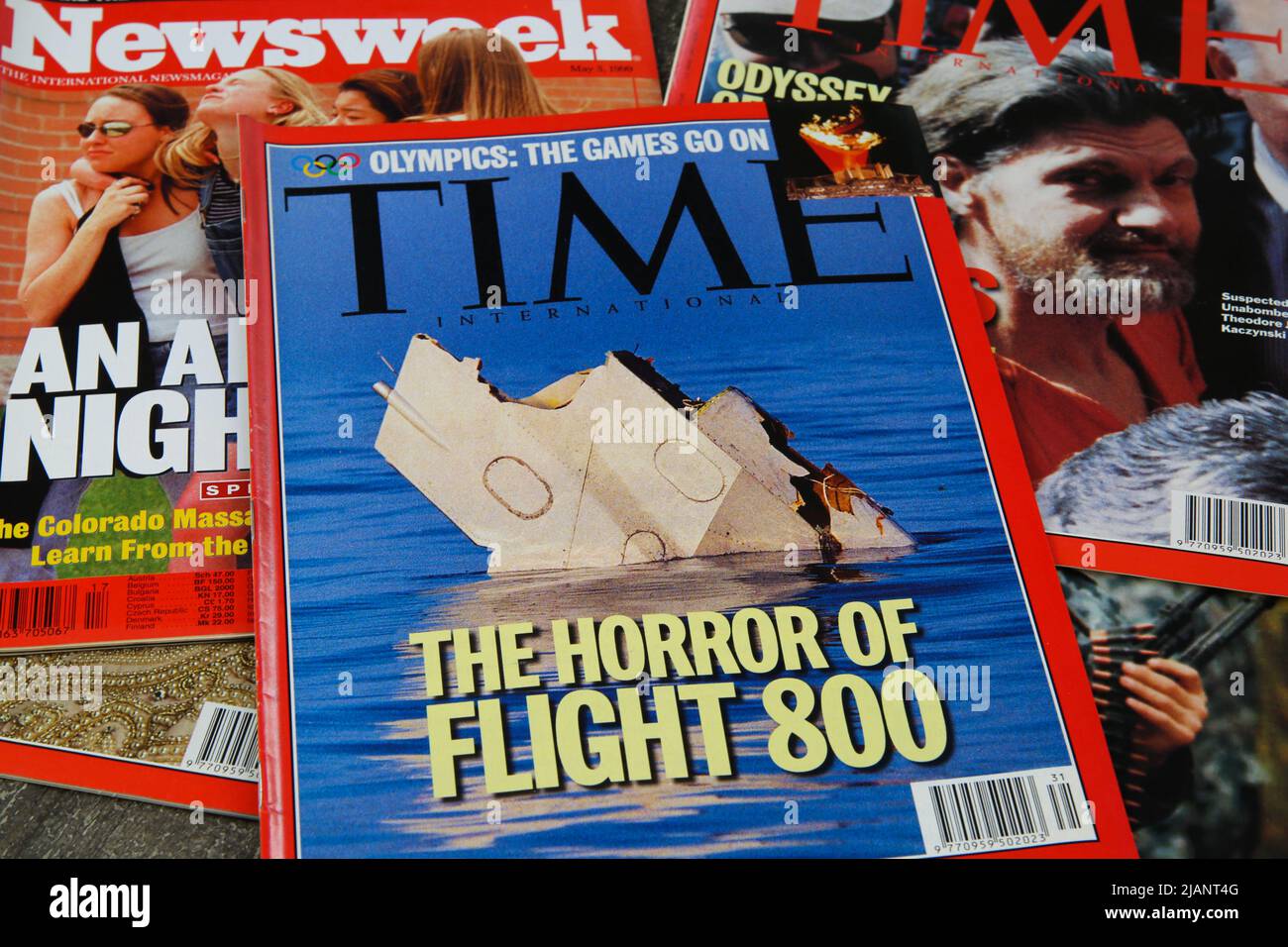 Viersen, Germania - Dicembre 28. 2019: Primo piano della copertina della rivista Time con rapporto sul crash aereo del volo 800 con Boeing 747 da New York a Par Foto Stock