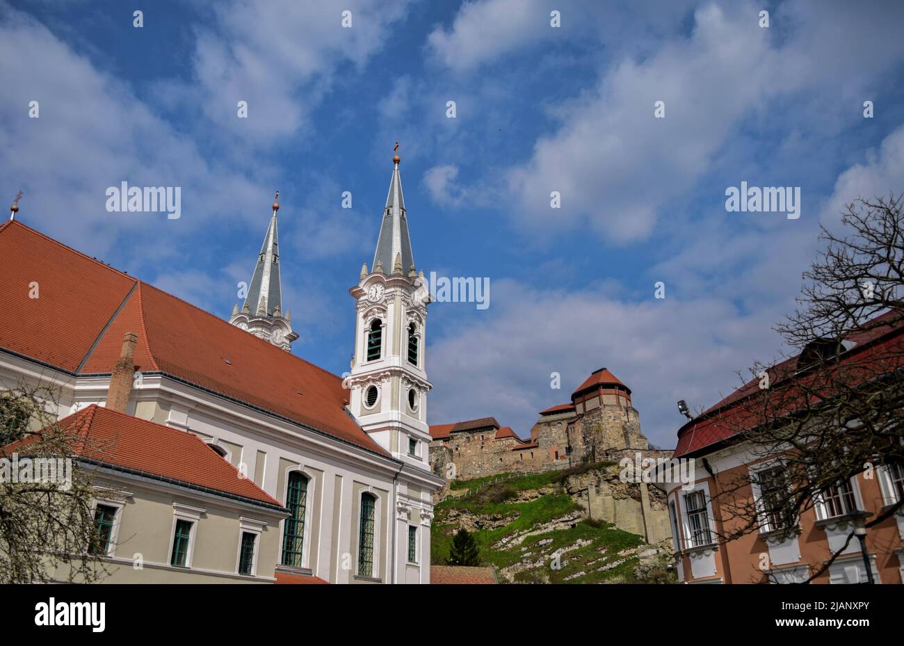 Castello di Esztergom e Chiesa di Sant'Ignazio di Loyola a Esztergom, Ungheria Foto Stock