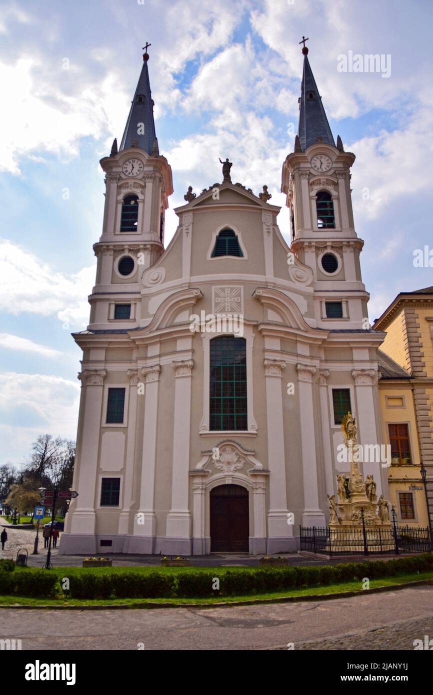 Facciata della Chiesa di Sant'Ignazio di Loyola, Esztergom, Ungheria. Foto Stock