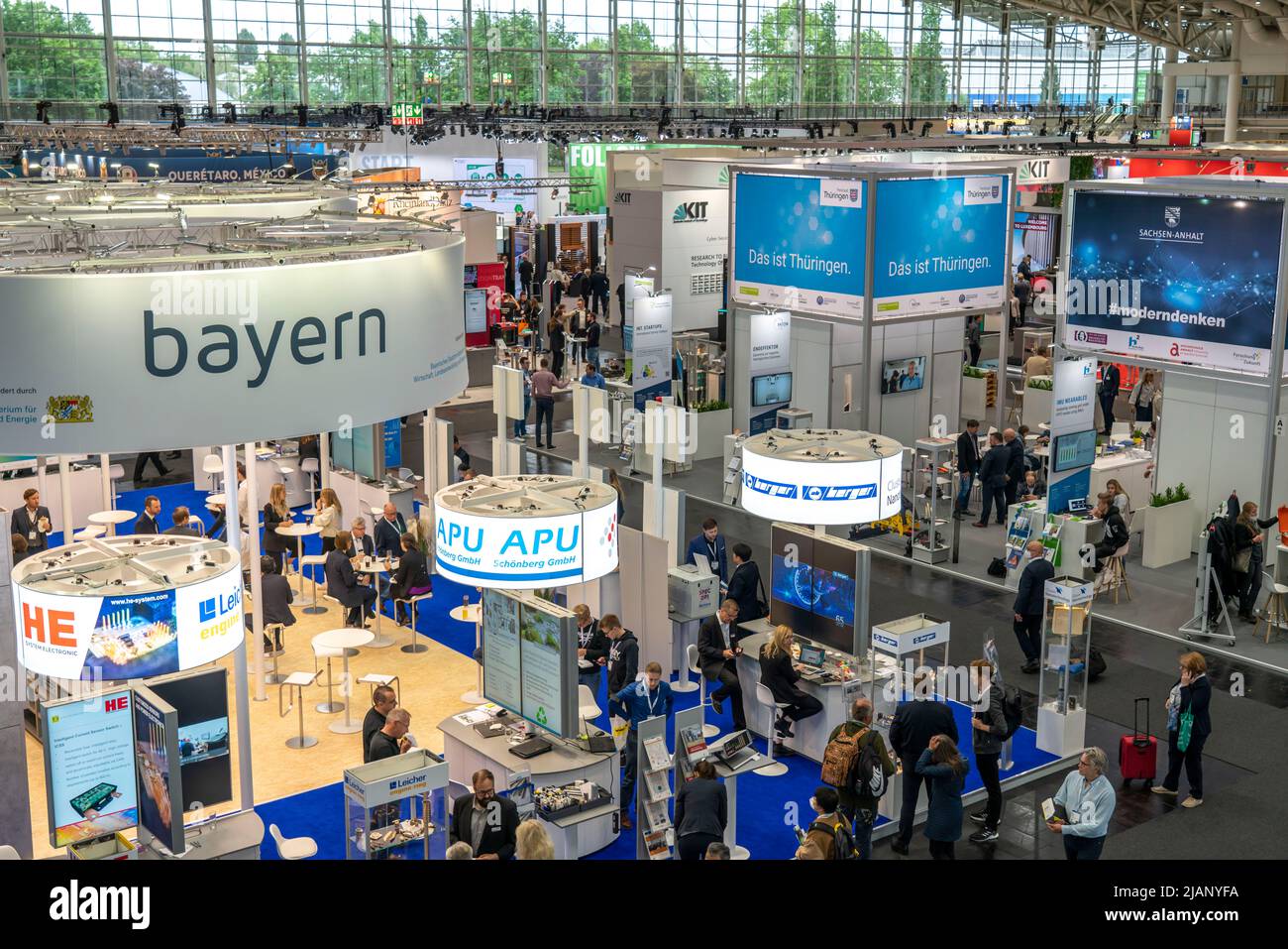 Prima giornata ad Hannover Messe 2022, fiera industriale, dopo 2 anni di Corona break, Hall 2 Future Hub, temi, presentazioni di campagna, bassa Sassonia, Germ Foto Stock