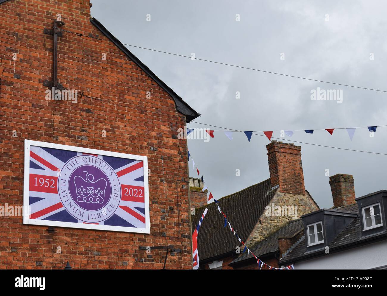 Bandiere e coniglietti per il Giubileo del platino della Regina 2022 a Stony Stratford, Milton Keynes. Foto Stock