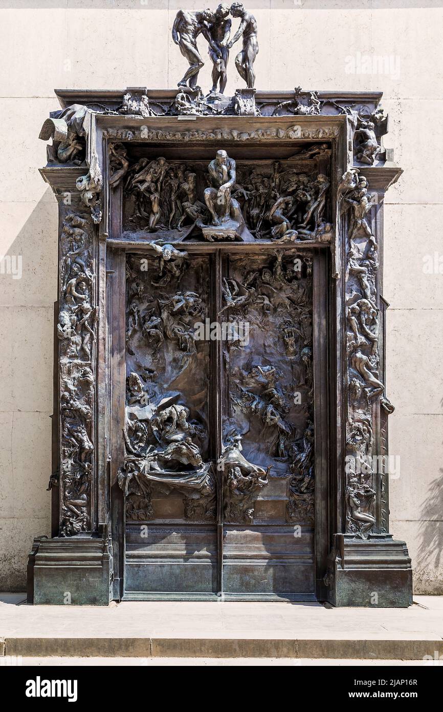 PARIGI, FRANCIA - 12 MAGGIO 2015: Questa è una scultura incompiuta 'le Porte dell'Inferno' in un parco-museo di sculture di Auguste Rodin. Foto Stock