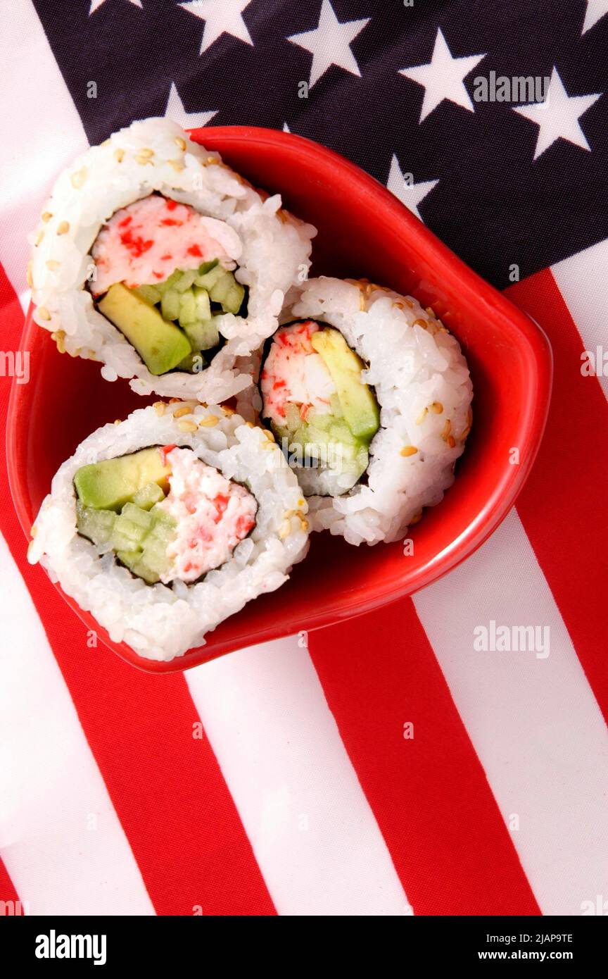 Sushi California roll, cucina americana di ispirazione giapponese Foto Stock