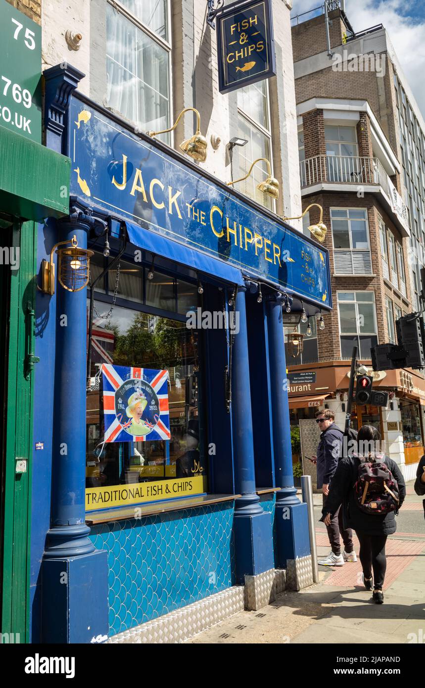 Un negozio di fish & chip chiamato Jack lo Chipper suona un pun sul nome del famigerato assassino Jack lo Sipper, a Whitechapel, Londra orientale, Regno Unito. Foto Stock