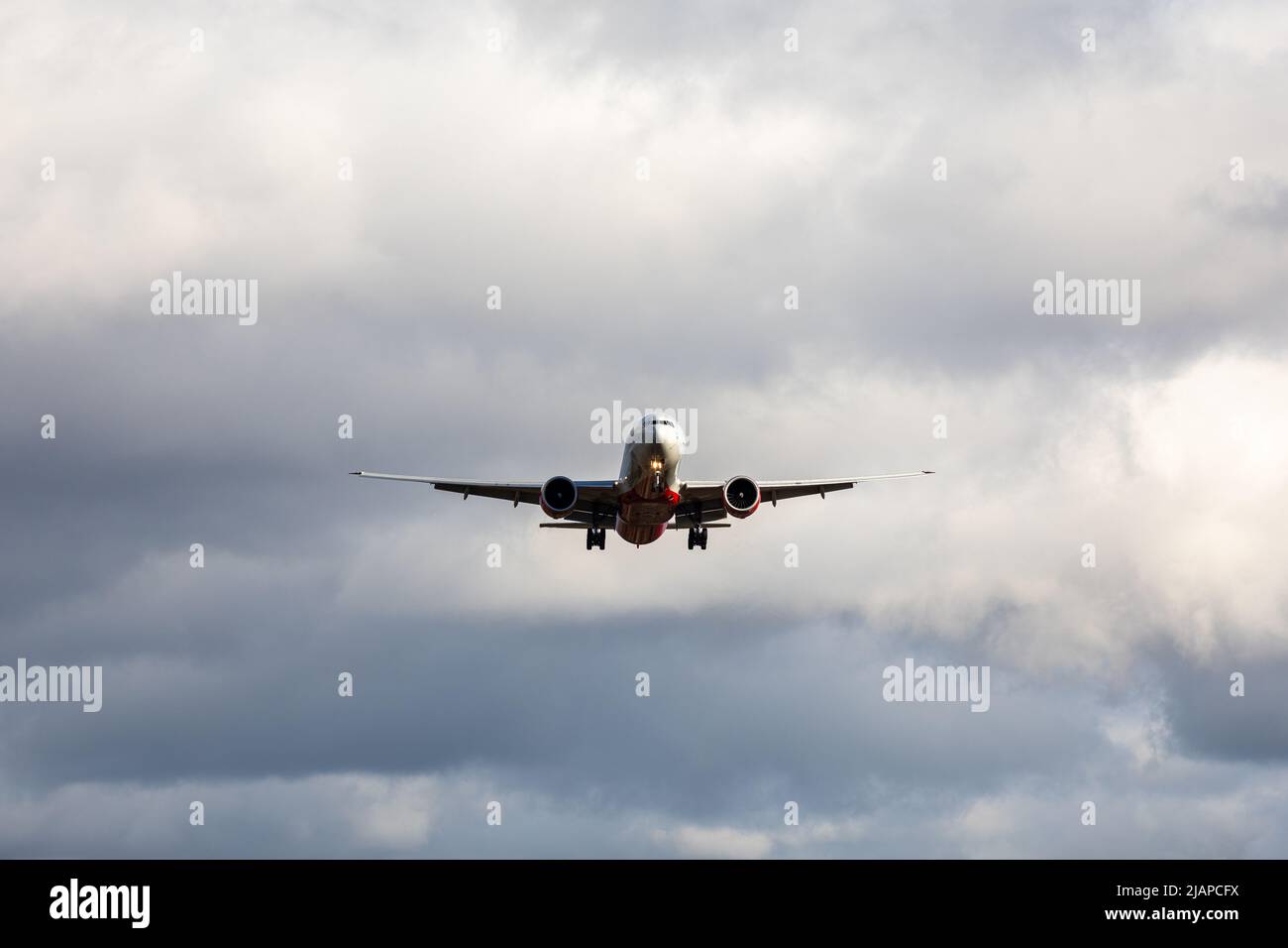 Rossiya Airlines Boeing 777-300ER registrazione EI-GEU. Decollo o atterraggio in aereo all'Aeroporto Internazionale di Sheremetyevo. Trasporti, turismo e viaggi Foto Stock