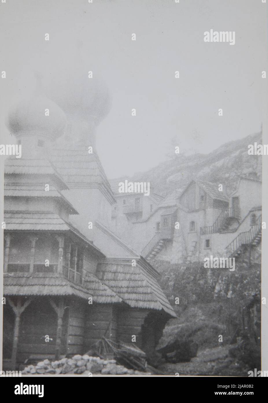 Skarżyński Jerzy e Andrzej Płocki un frammento dello scenario per il film di Wojciech Jerzy ha Sanatorium sotto la clessidra Una foto di una piccola città nei confini orientali della seconda Repubblica Polacca. Foto Stock