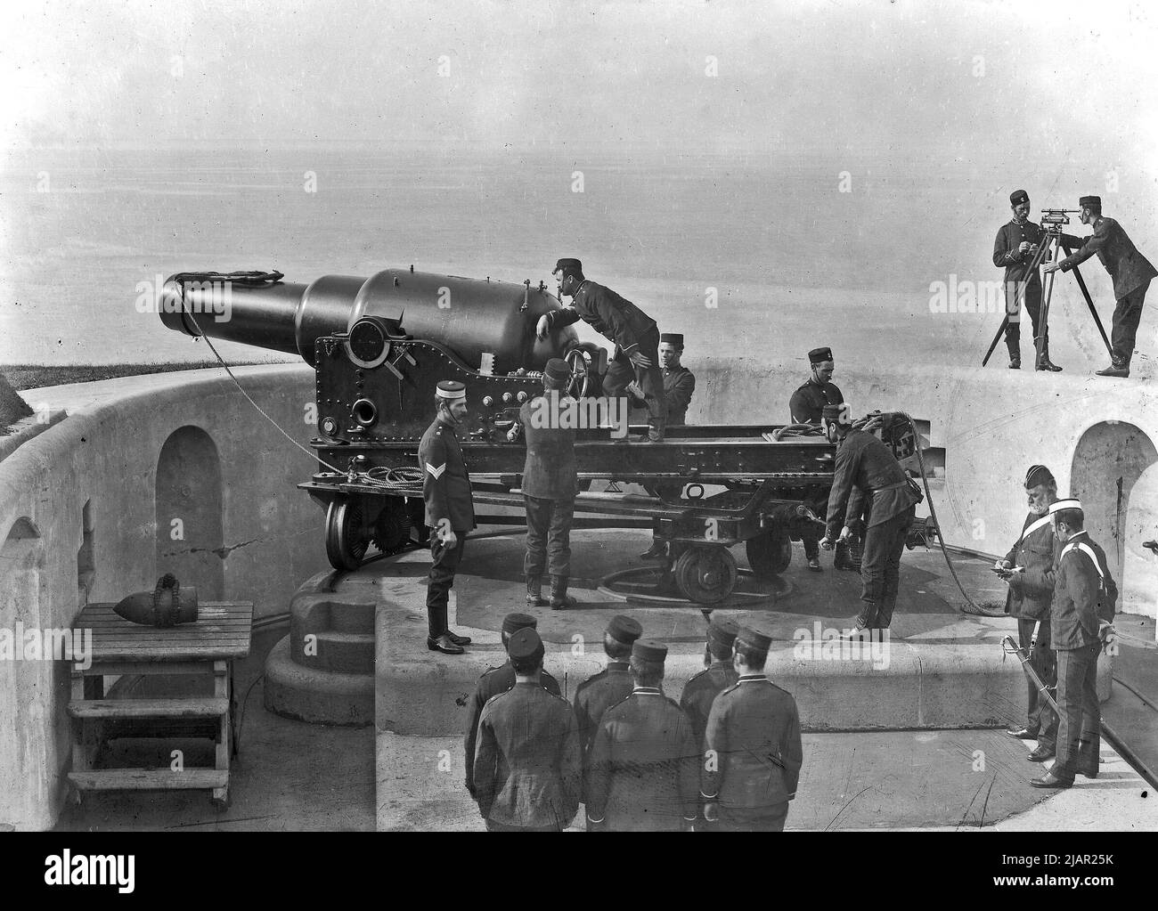 Fotografia della pistola e dell'equipaggio RML da 9 pollici a Fort Scratchley, Newcastle, NSW ca. 1880s Foto Stock