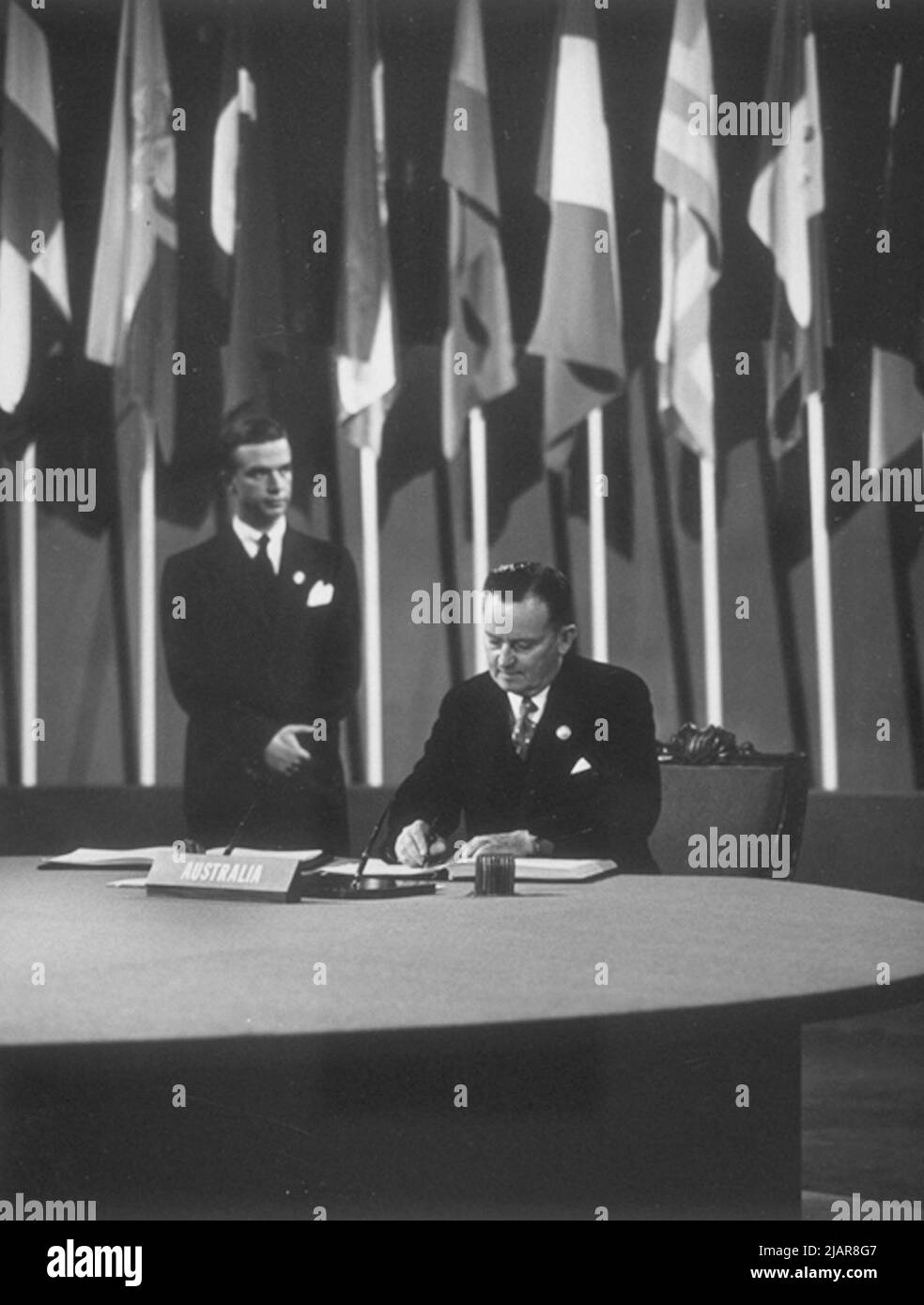Frank Forde firma la carta delle Nazioni Unite per conto dell'Australia ca. 26 giugno 1945 Foto Stock