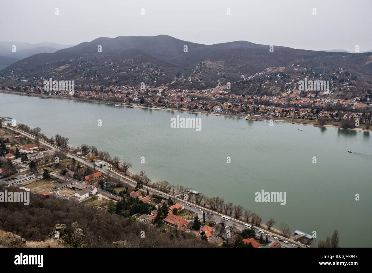 Visegrad: Riva del Danubio e colline, Ungheria Foto Stock