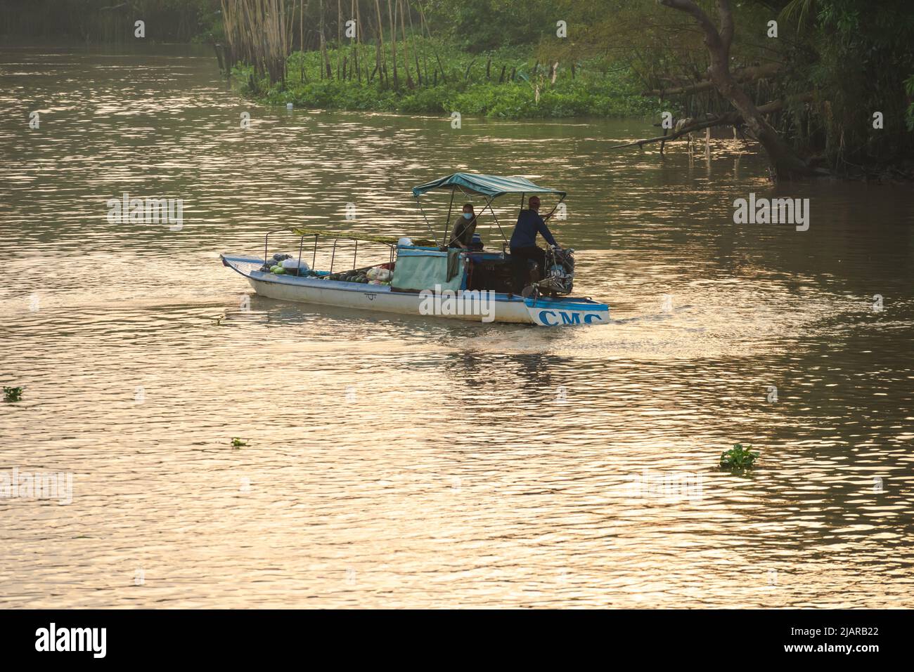 Vista aerea dei prodotti agricoli che commerciano sul fiume a Phong Dien, Can Tho Foto Stock