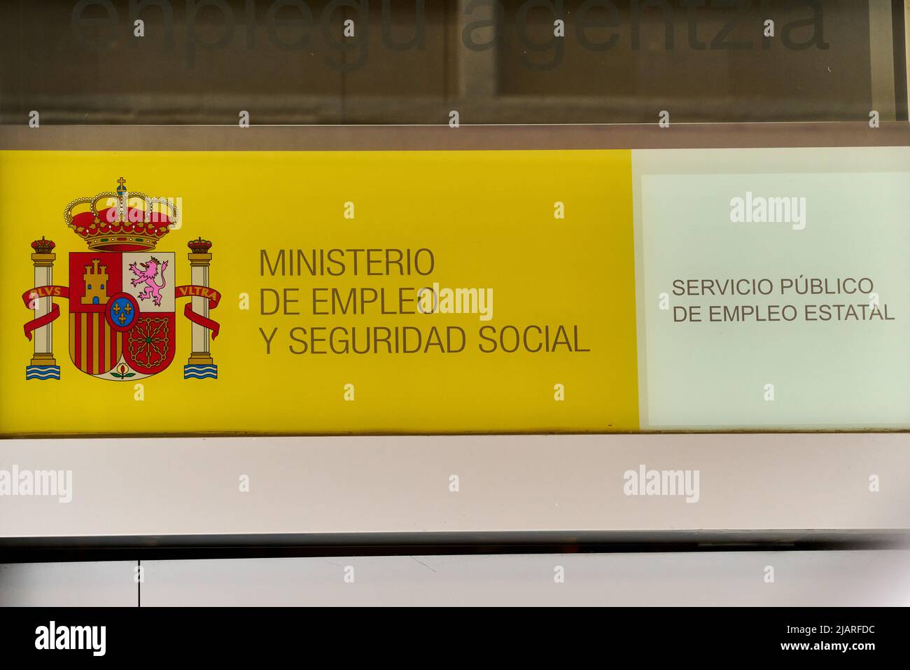 Pamplona, Spagna 9 gennaio 2022. Edificio ufficiale del servizio pubblico di impiego della Navarra. Foto Stock