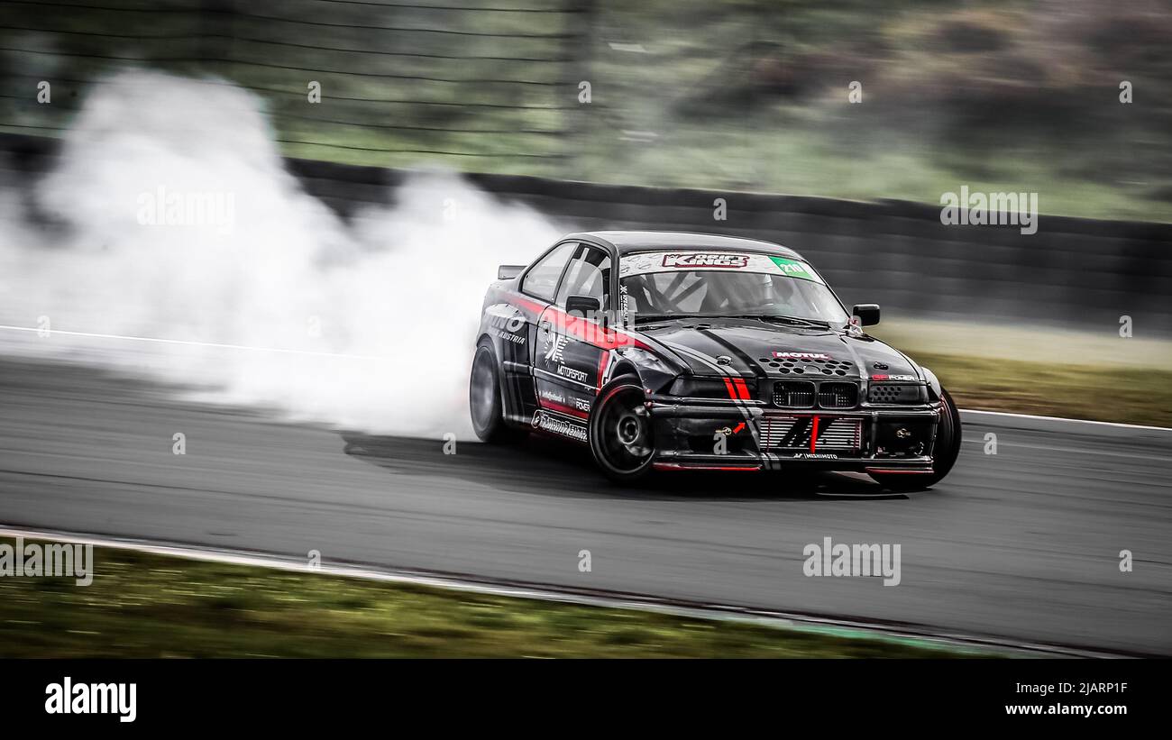 Oschersleben, Germania, 30 agosto 2019: Pilota Alexander Kavalir guida una BMW M3 E36 durante la Drift Kings International Series Foto Stock