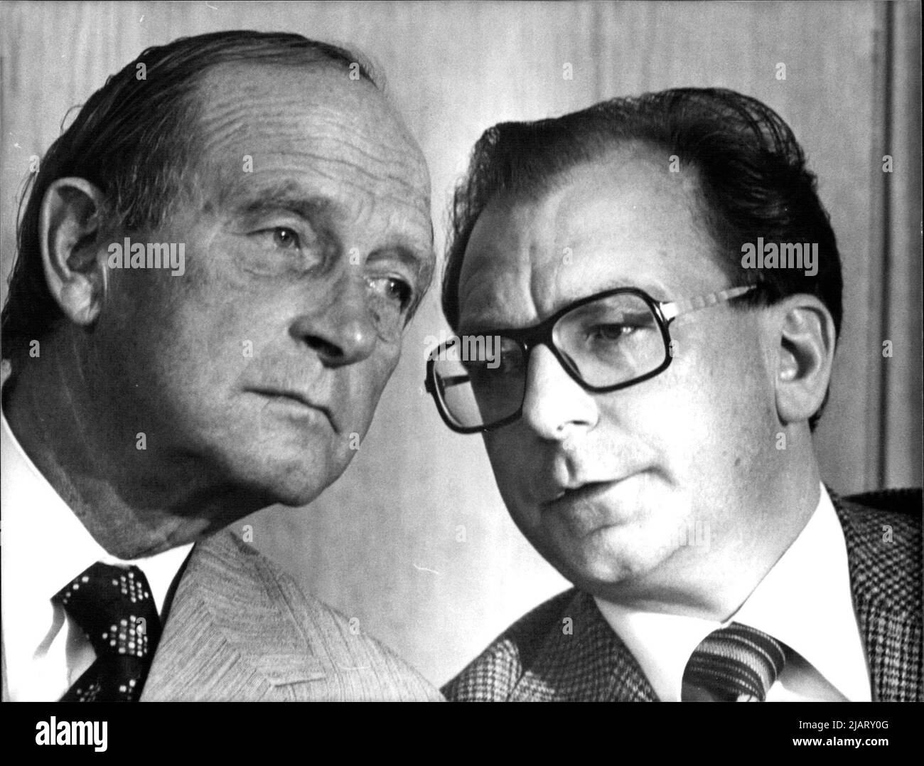 Hans Filbinger (Links) und der neue Ministerpräsident von Baden-Württemberg, Lothar Späth. Foto Stock