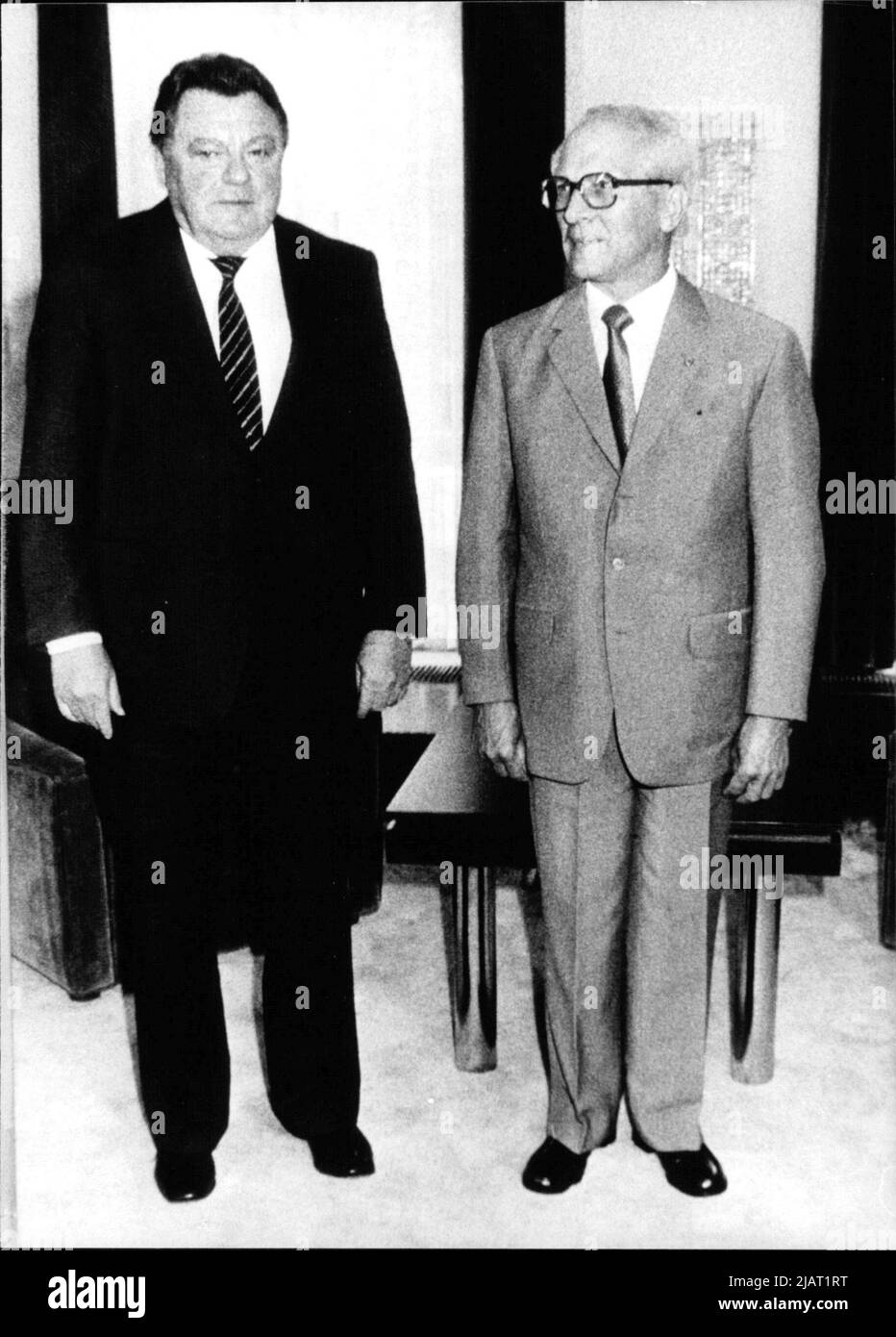 DDR-Staatsratsvorsitzender und Generalsekretär des ZK der SED Erich Honecker mit dem Ministerpräsidenten von Bayern Franz-Josef Strauß beim Treffen am Werbelinsee, Juli 1983. Foto Stock