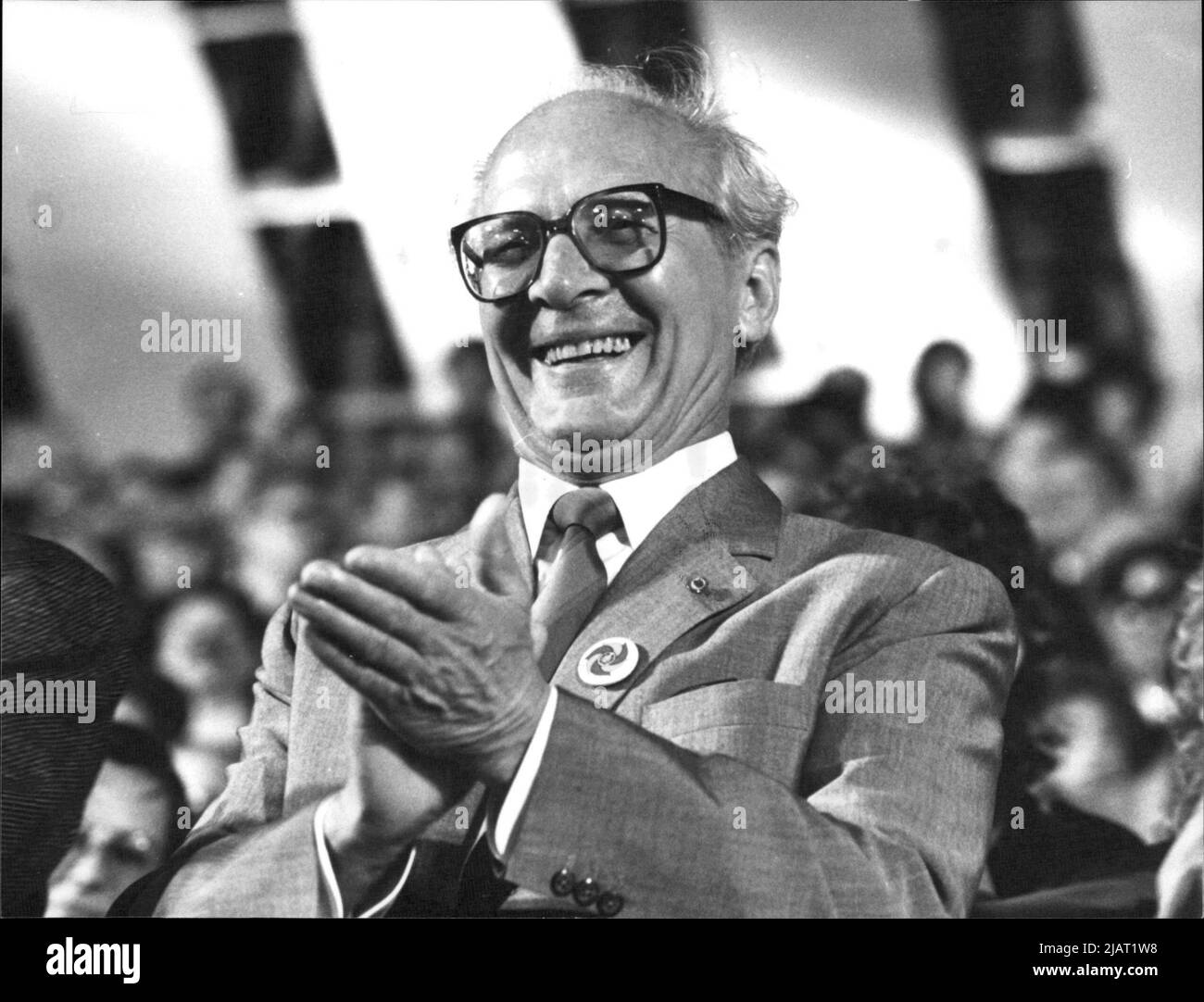 DDR-Staatsratsvorsitzender und SED-Generalsekretär Erich Honecker beim Pfingsttreffen der Freien Deutschen Jugend (FDJ) a Ost-Berlino, maggio 1989. Foto Stock