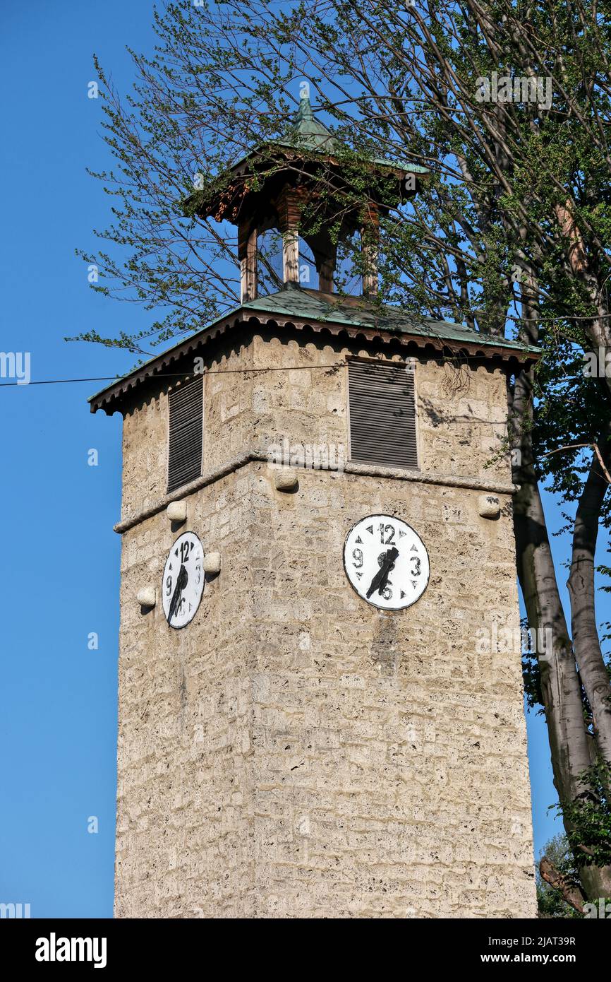 Travnik, Bosnia-Erzegovina – Maggio 2022: Sahat Kula / Torre dell'orologio na Gornja Čaršija a Travnik. Inscripted come monumento nazionale. Foto Stock
