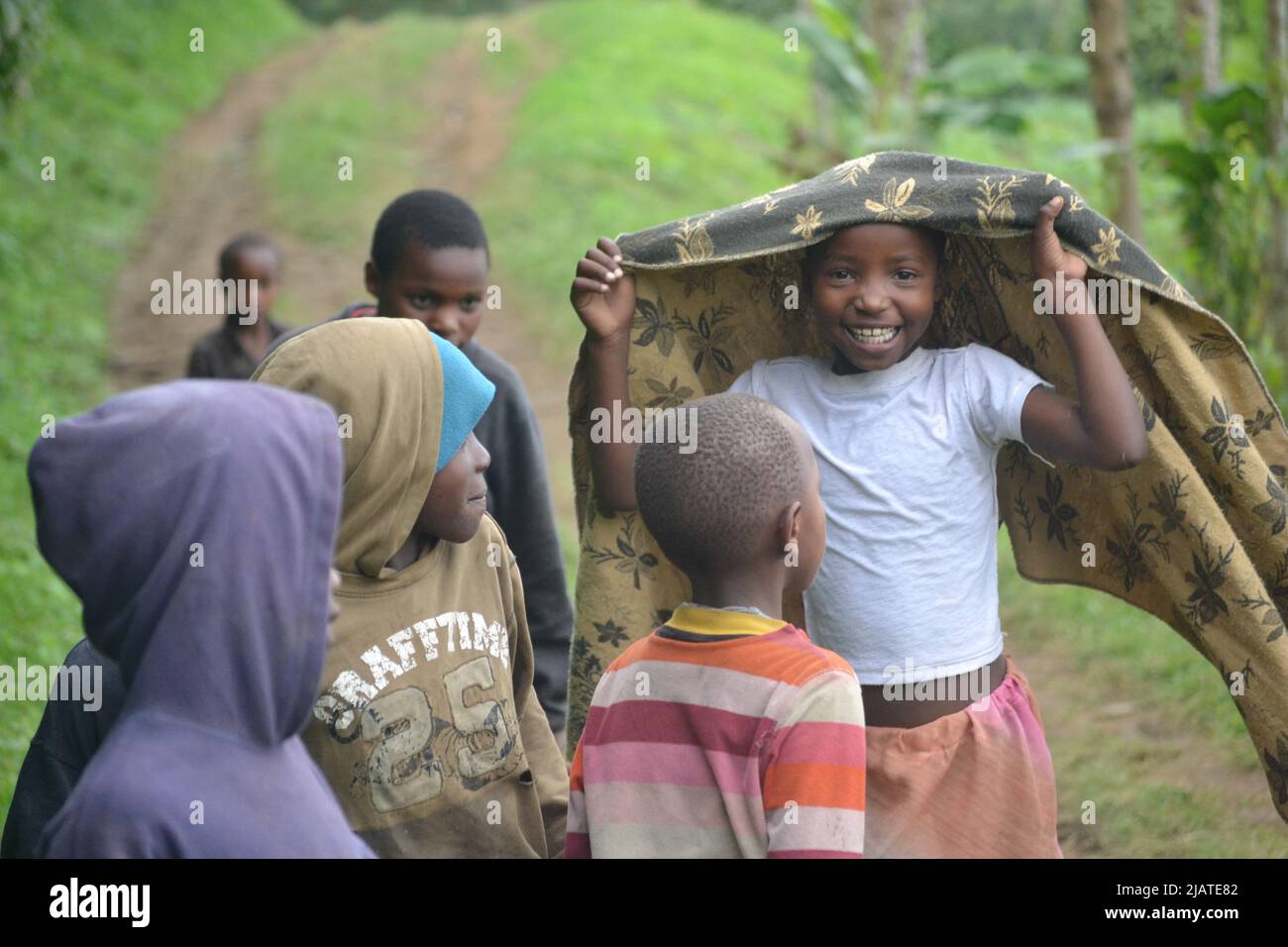 Il sorriso di un bambino in Africa- Ein Kinderlächeln in Afrika Foto Stock