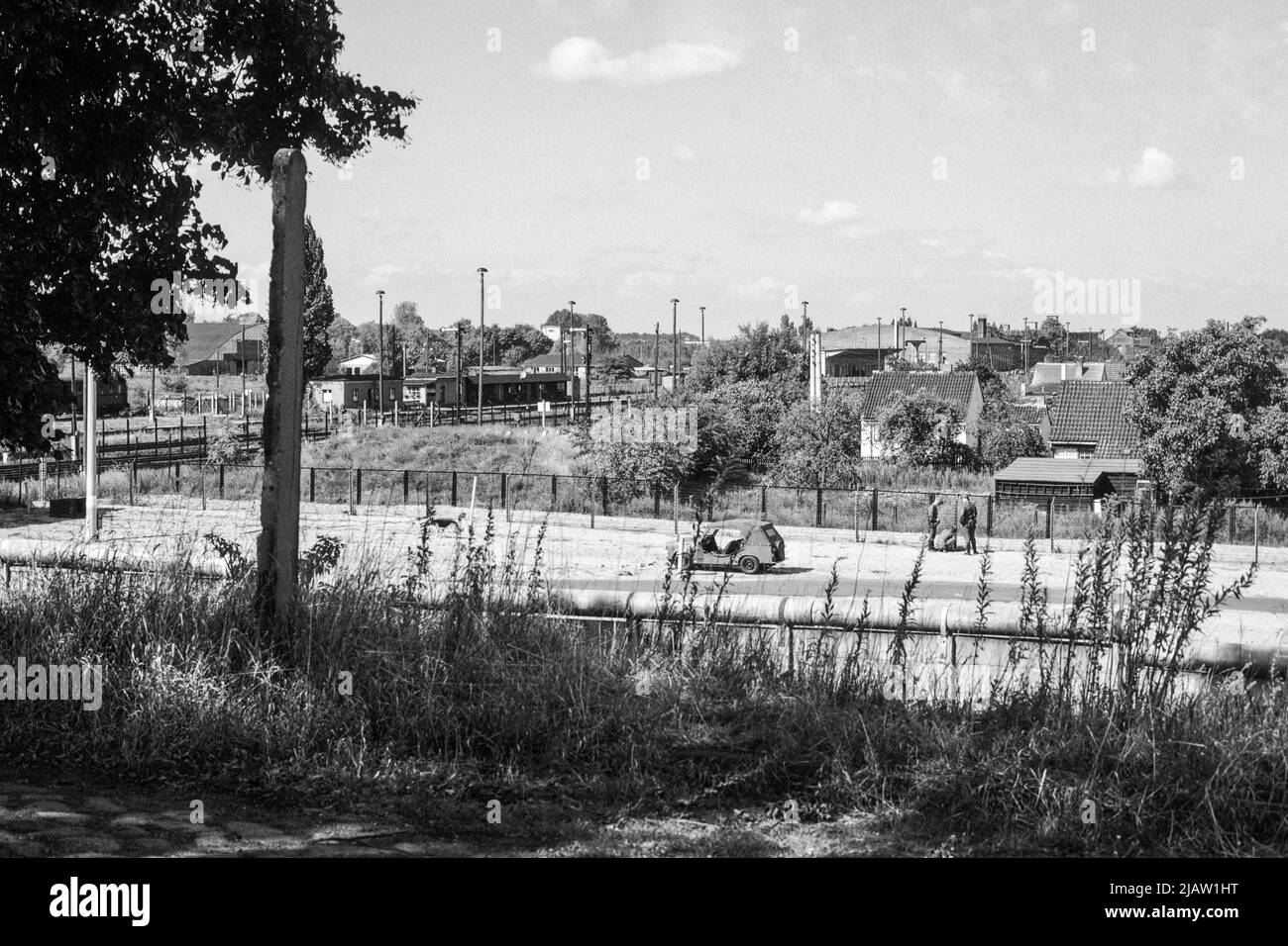 Il confine della Germania orientale a Staaken tra Berlino Est e Ovest nel 1975 Foto Stock