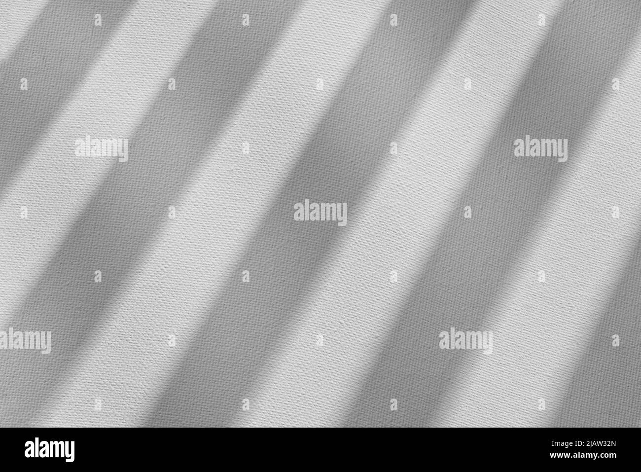 Tela bianca vuota con ombre delle finestre a strisce. Vista dall'alto per texture e sfondo Foto Stock