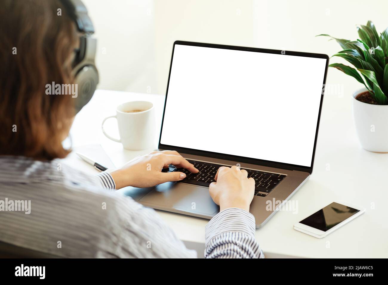 laptop hand computer tecnologia business office comunicazione internet digitando apprendimento video e apprendimento Foto Stock