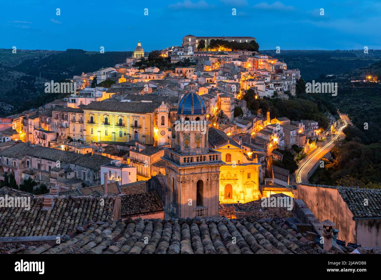 Vista di Ragusa (Ragusa Ibla), patrimonio dell'umanità dell'UNESCO sull'isola italiana della Sicilia. Veduta della città di Ragusa Ibla, Provincia di Ragusa, Val di noto, Sici Foto Stock