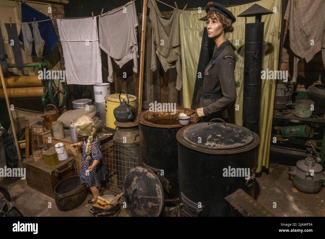 Un diorama Soyer boiler (grande dispositivo di cottura progettato da M Soyer) nel museo a tema di storia moderna di Eden Camp vicino Malton, North Yorkshire, Inghilterra. Foto Stock