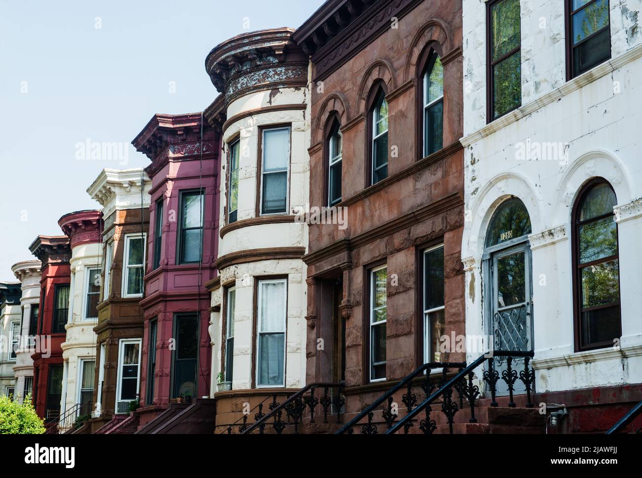 Vecchi edifici di appartamenti a Crown Heights, Brooklyn, New York City Foto Stock