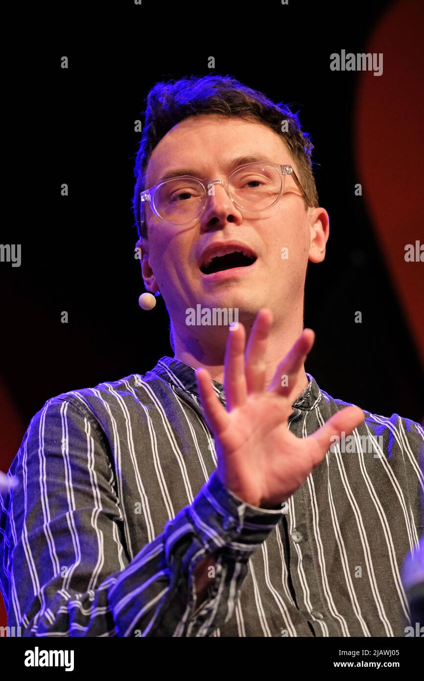 Hay Festival, Hay on Wye, Galles, Regno Unito – Mercoledì 1st giugno 2022 – James Posketch parla del suo recente libro Horizons – A Global History of Science. Foto Steven Maggio / Alamy Live News Foto Stock