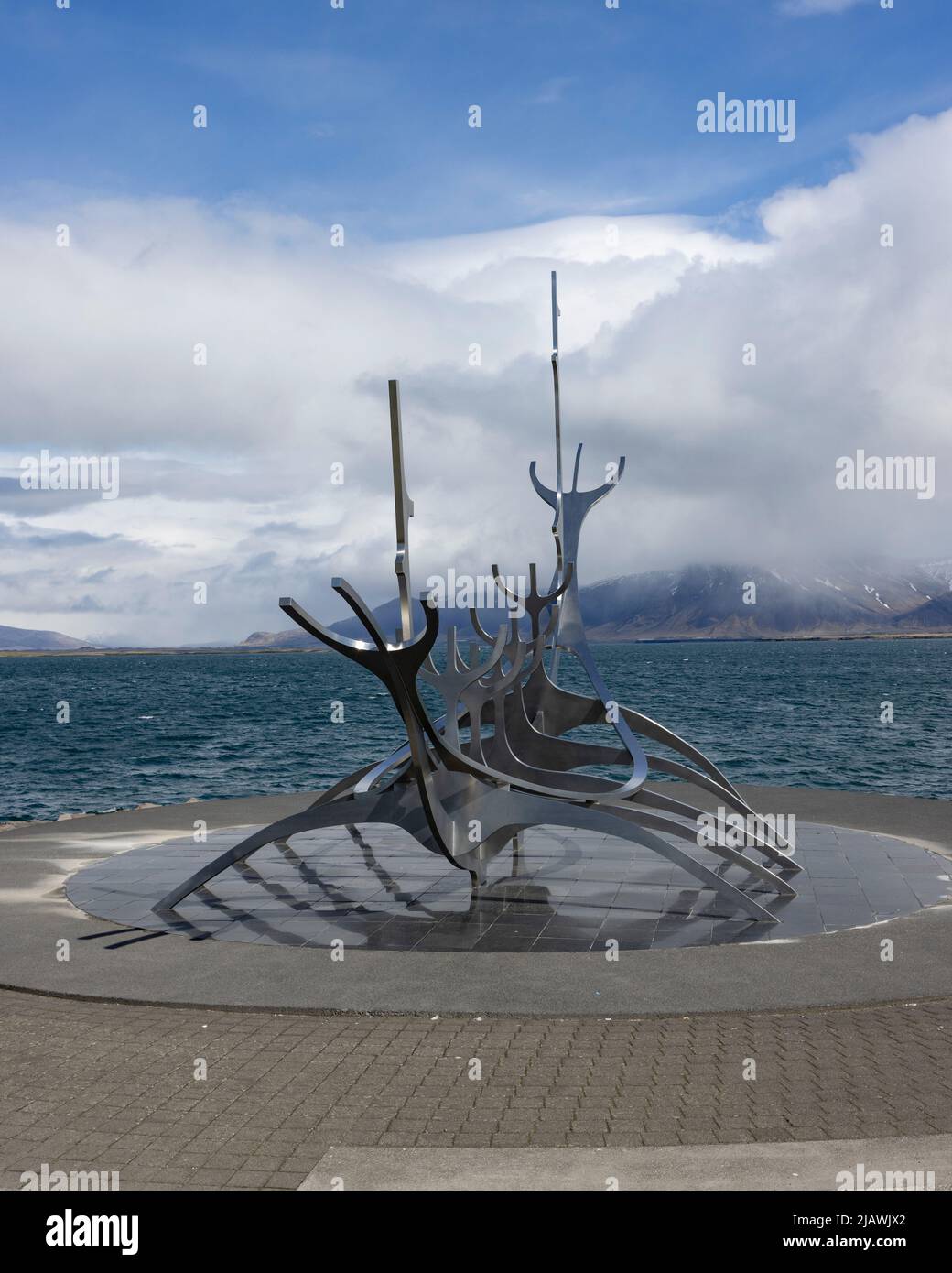 La scultura Sun Voyager di Jón Gunnar Árnason, a Reykjavík, Islanda. Foto Stock