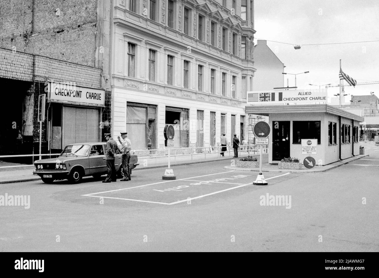 Checkpoint Charlie nel 1987 Foto Stock