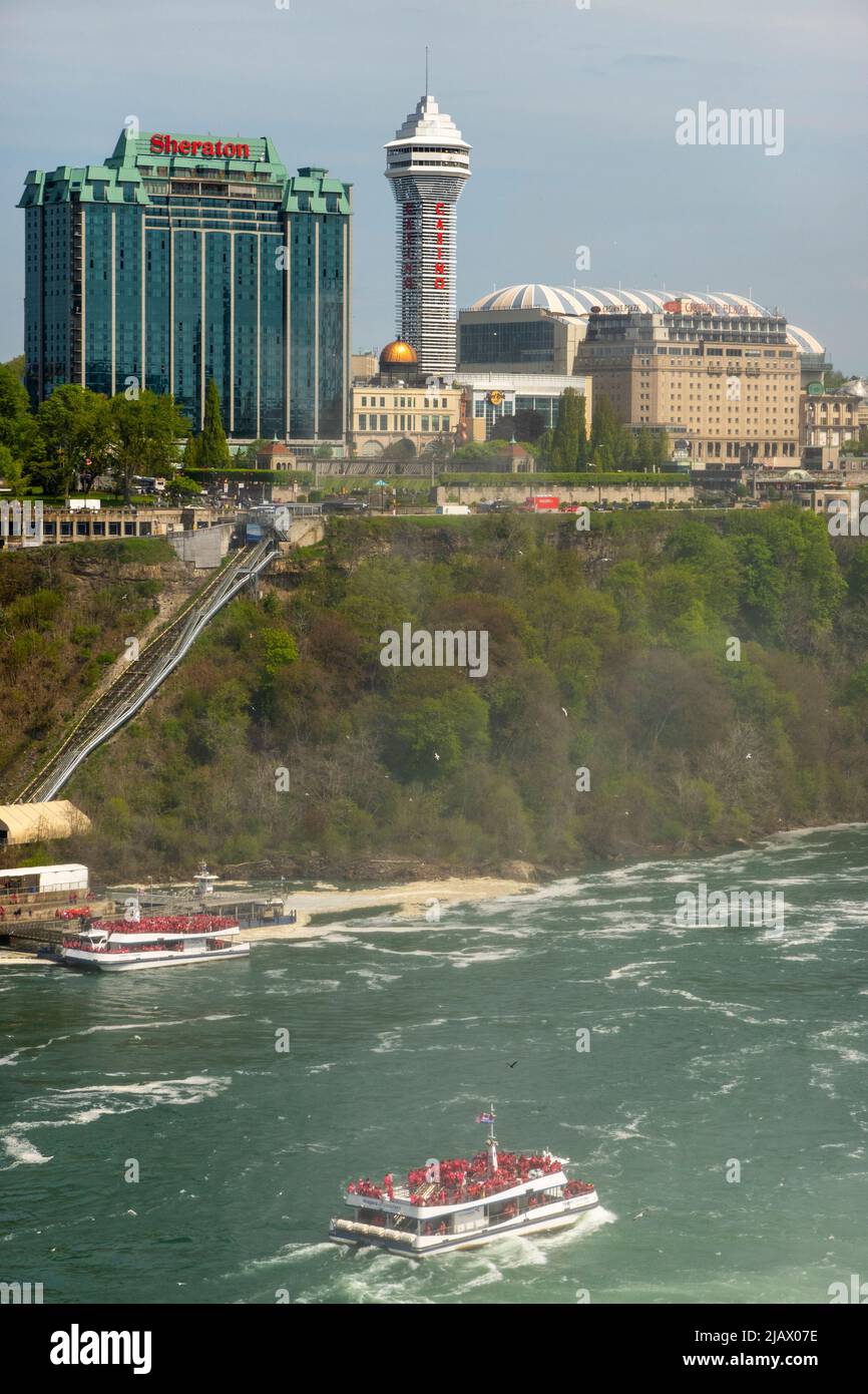 Guardando il lato canadese delle Cascate del Niagara dal lato americano negli Stati Uniti Foto Stock