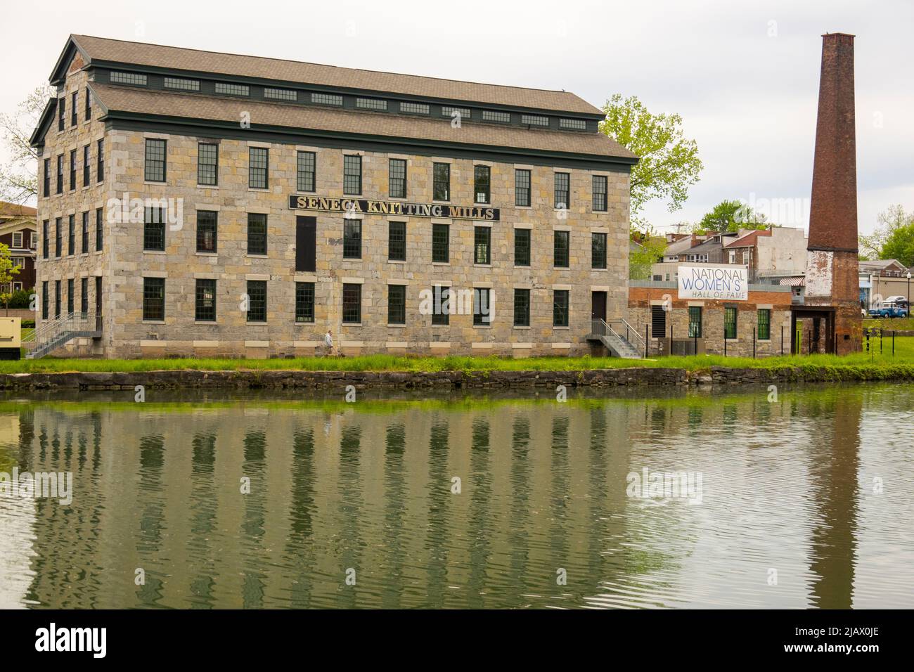 Seneca costruzione di mulini a maglia su un canale a Seneca Falls Upstate New York Foto Stock