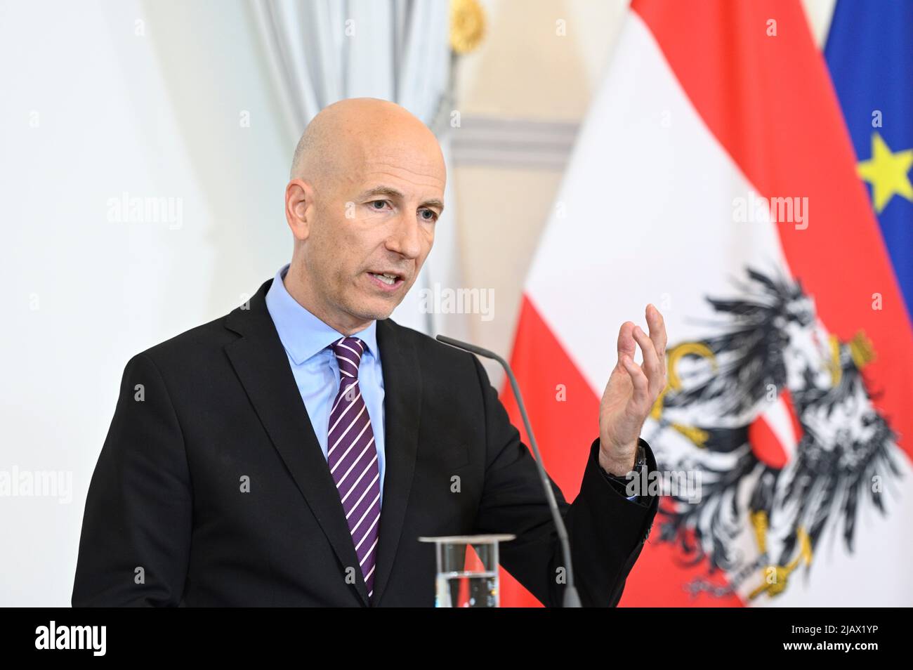 Vienna, Austria. 1st giugno 2022. Foyer stampa dopo il Consiglio dei Ministri con il Ministro del lavoro Martin Kochre (ÖVP) Foto Stock