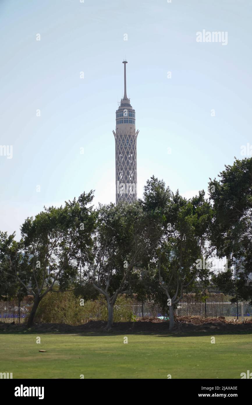 cairo torre dietro il giardino Foto Stock
