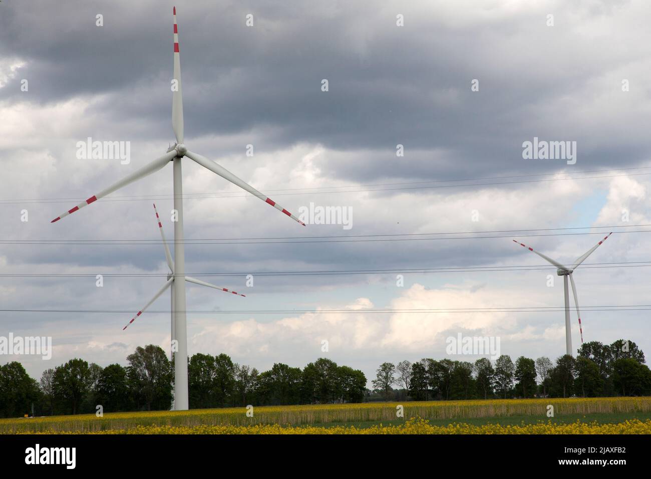 Energa turbine eoliche raffigurate in Pomerania, Polonia, - Energa Turbina wiatrowa w Pomorania, Polska Foto Stock