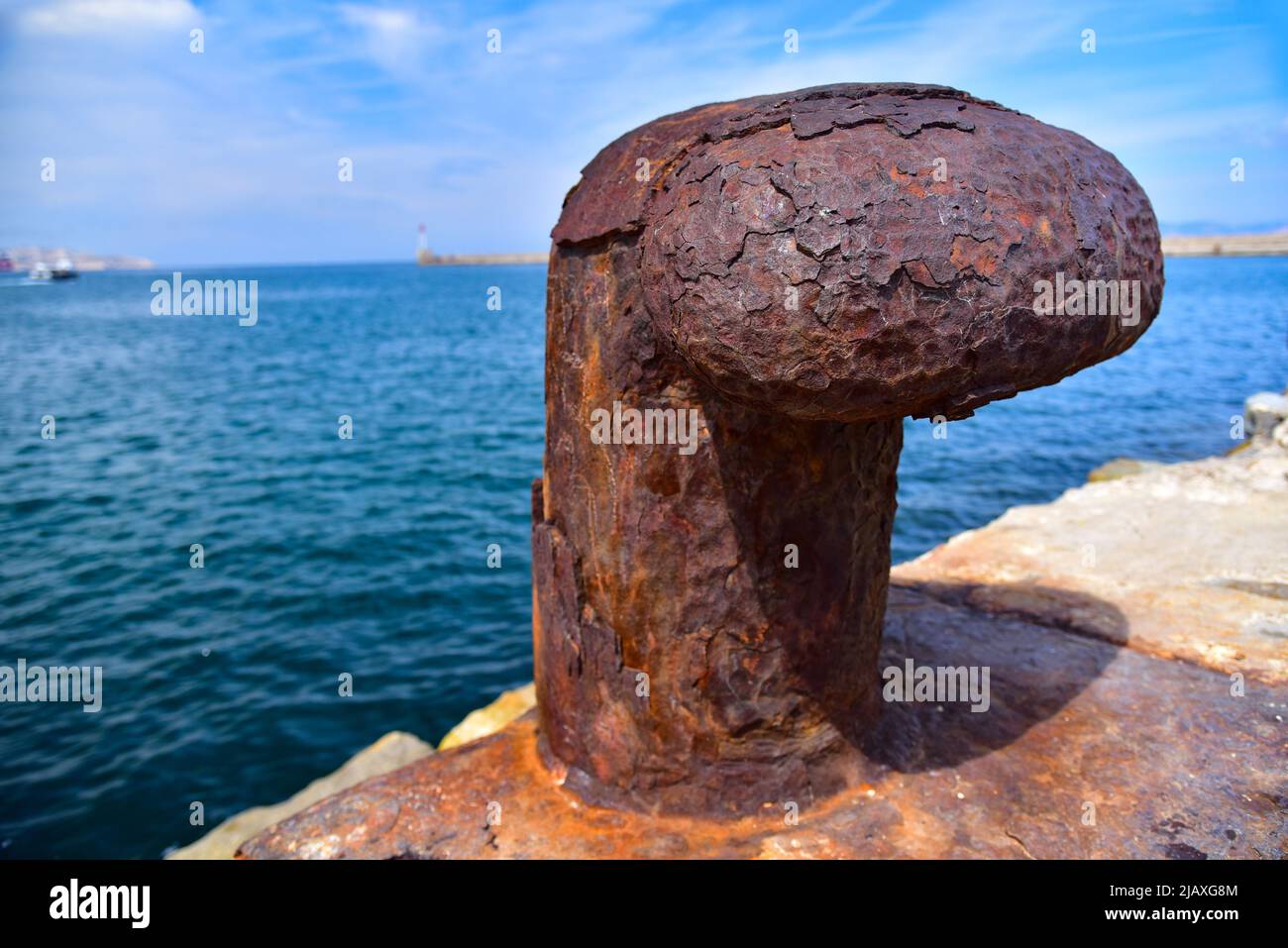 Arrugginito su un molo portuale a Marsiglia, Francia, Europa Foto Stock
